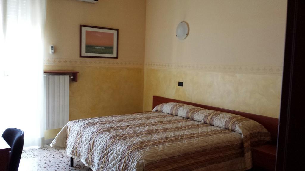 קולניו Hotel Frejus מראה חיצוני תמונה