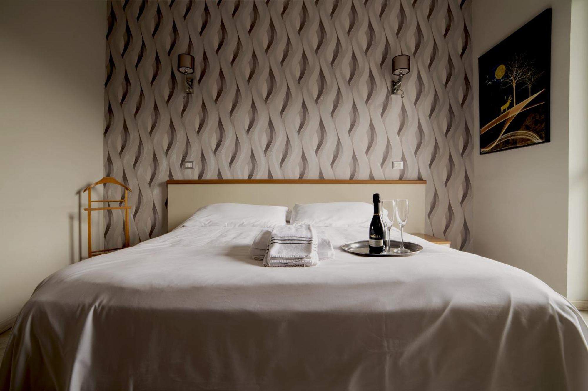 קולניו Hotel Frejus מראה חיצוני תמונה