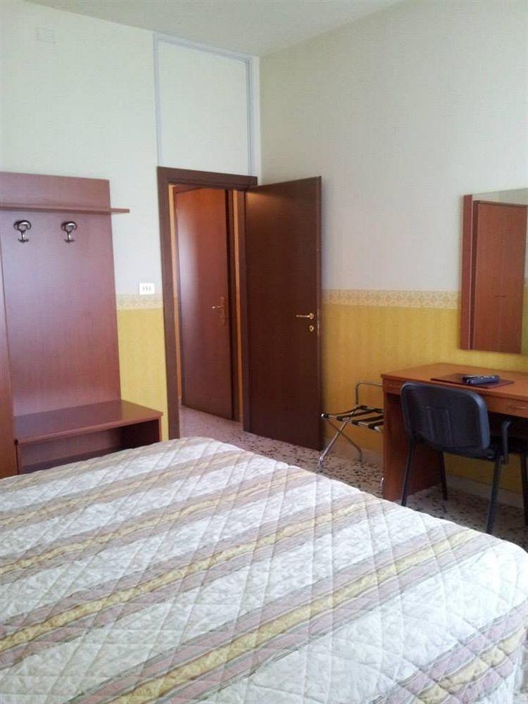 קולניו Hotel Frejus מראה חיצוני תמונה
