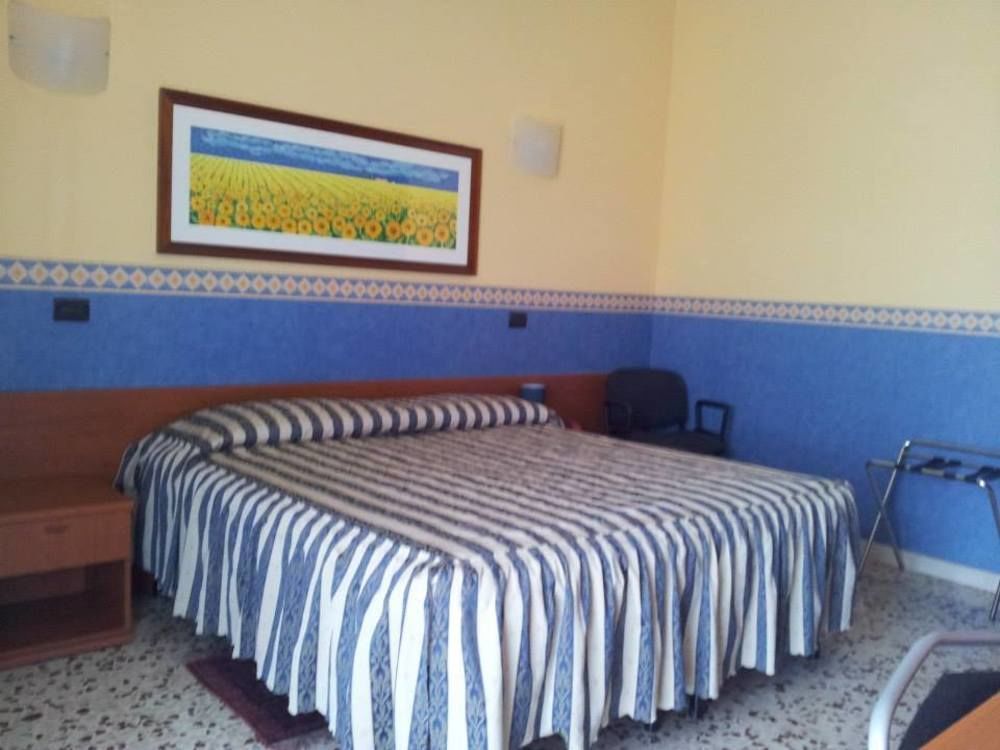 קולניו Hotel Frejus מראה חיצוני תמונה