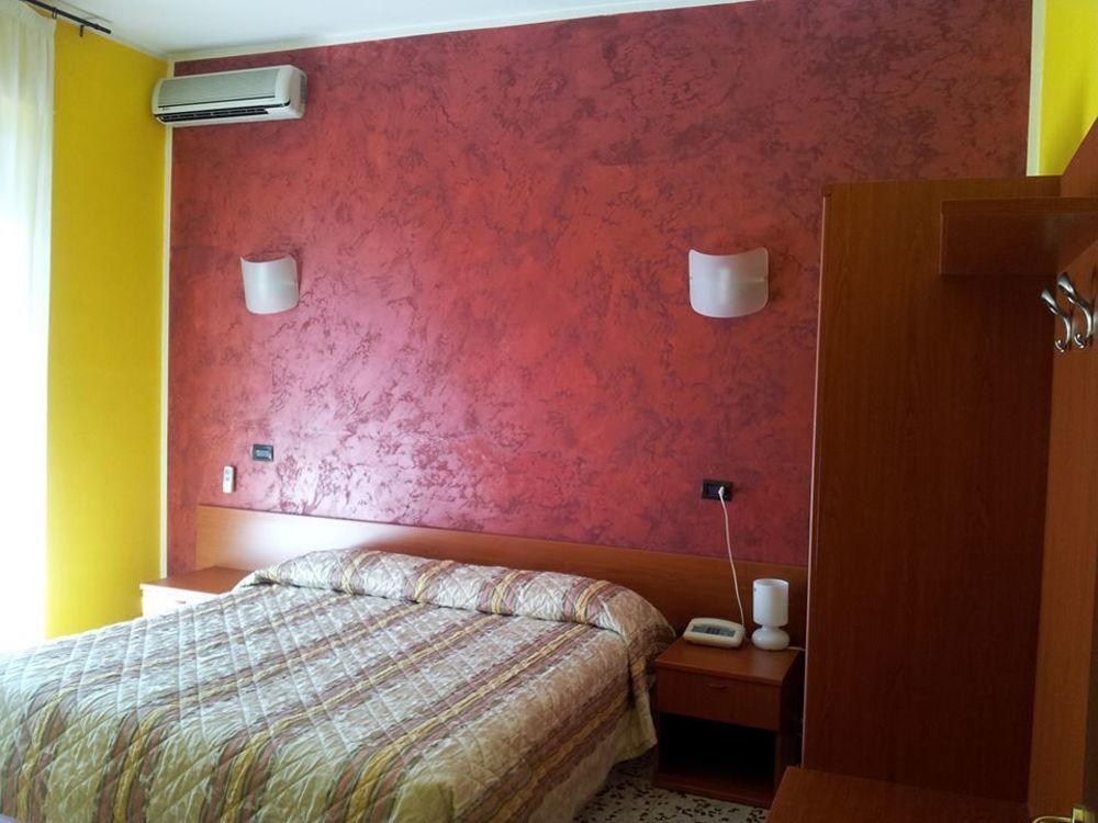 קולניו Hotel Frejus מראה חיצוני תמונה