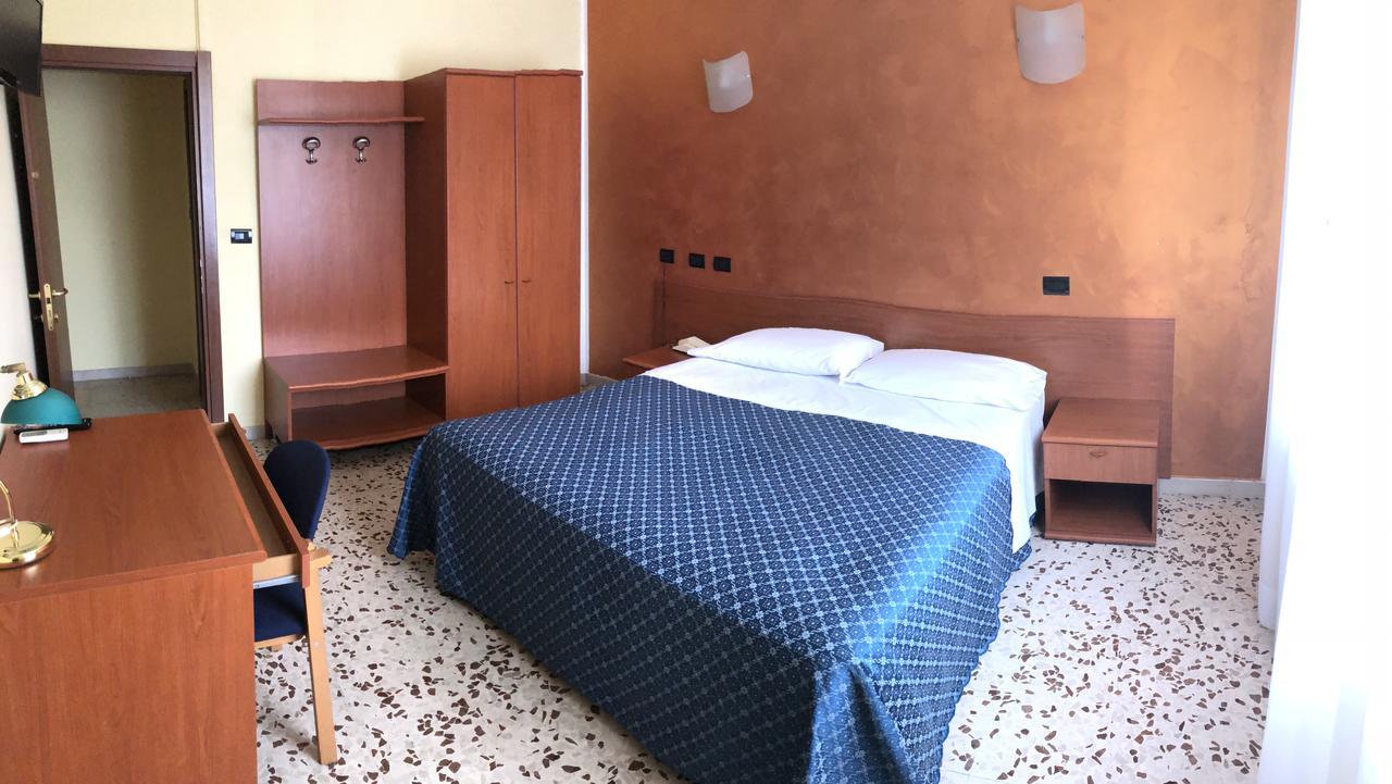 קולניו Hotel Frejus מראה חיצוני תמונה