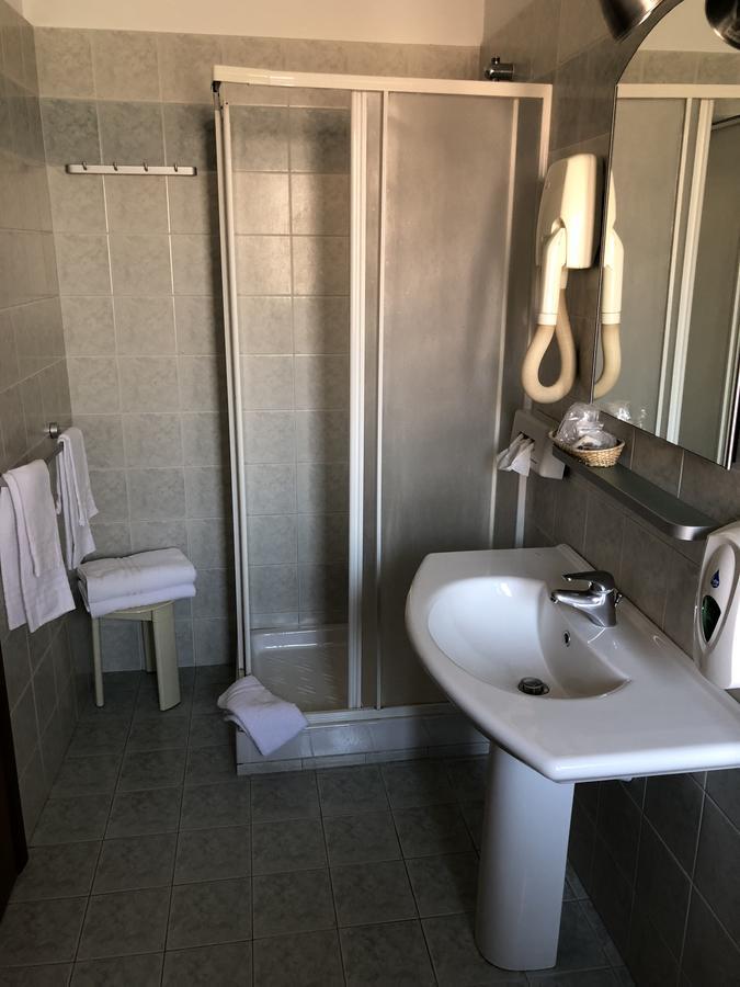קולניו Hotel Frejus מראה חיצוני תמונה
