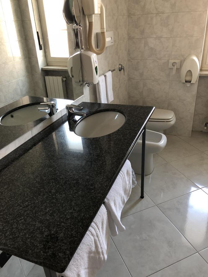 קולניו Hotel Frejus מראה חיצוני תמונה