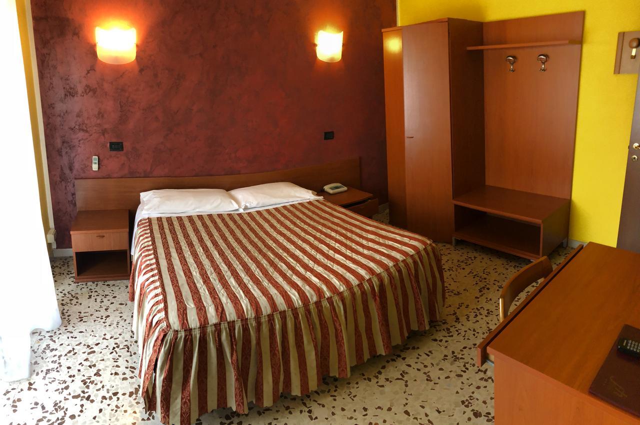 קולניו Hotel Frejus מראה חיצוני תמונה