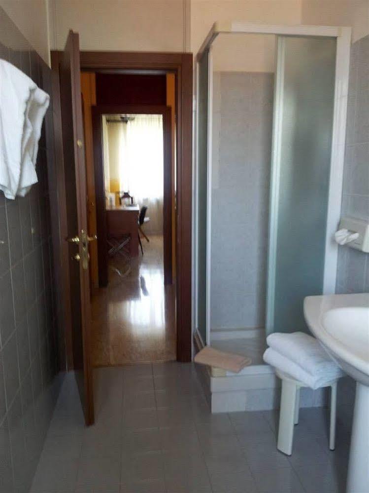 קולניו Hotel Frejus מראה חיצוני תמונה
