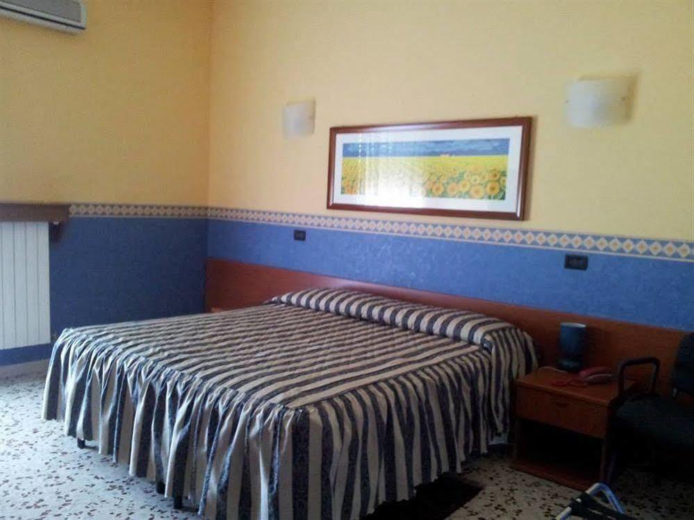 קולניו Hotel Frejus מראה חיצוני תמונה