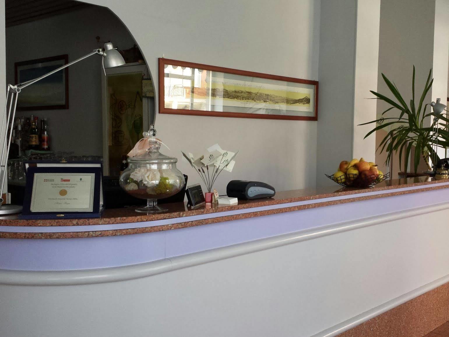 קולניו Hotel Frejus מראה חיצוני תמונה